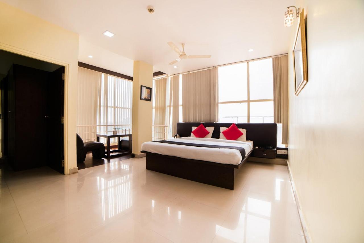 Super Capital O Raaga Grand Hotel Hyderabad Exterior foto