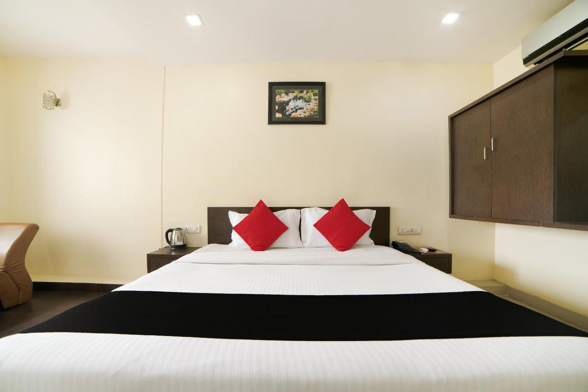 Super Capital O Raaga Grand Hotel Hyderabad Exterior foto