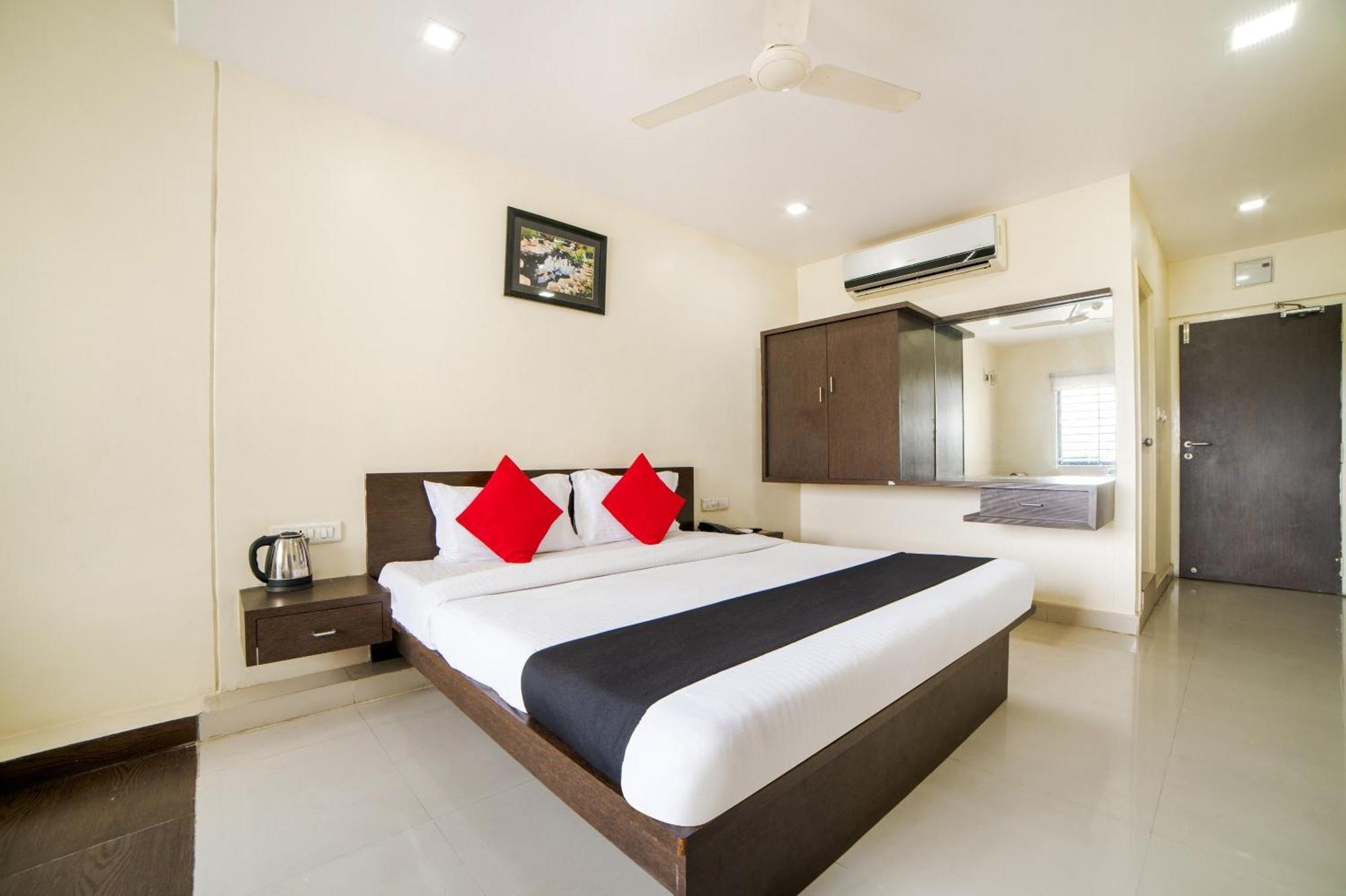 Super Capital O Raaga Grand Hotel Hyderabad Exterior foto