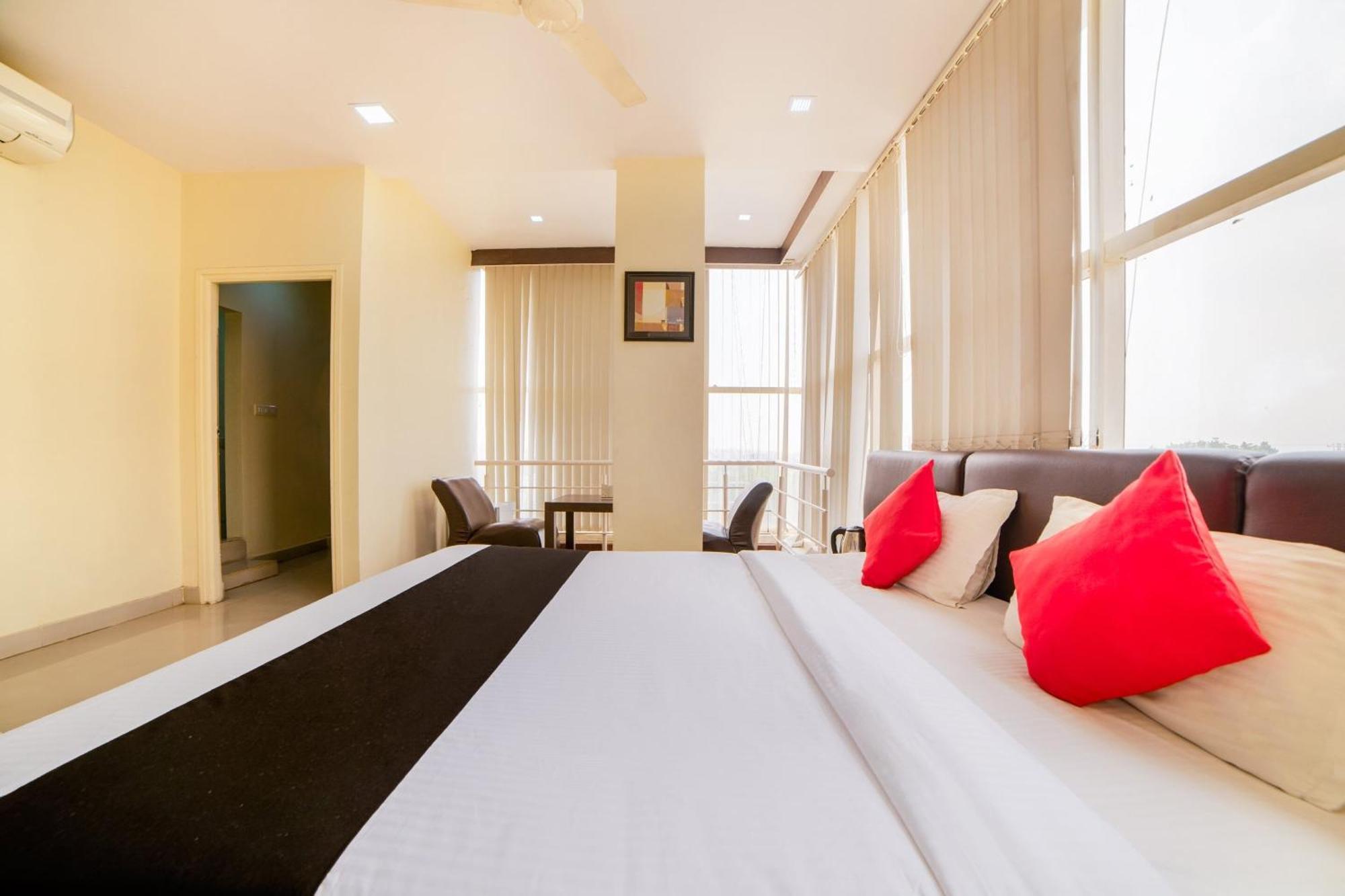 Super Capital O Raaga Grand Hotel Hyderabad Exterior foto